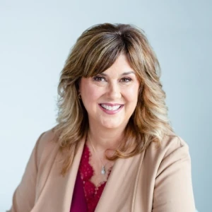 image of agent April Holp